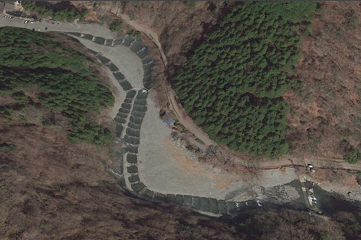 早戸川国際マス釣場