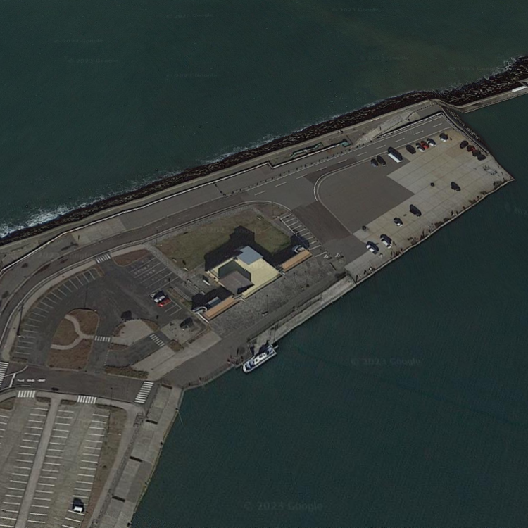 柏崎港西防波堤